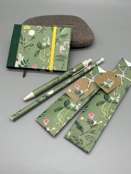 Buch Leinenrücken Blumen Gummiband handgebunden Notizen beige blau Deko